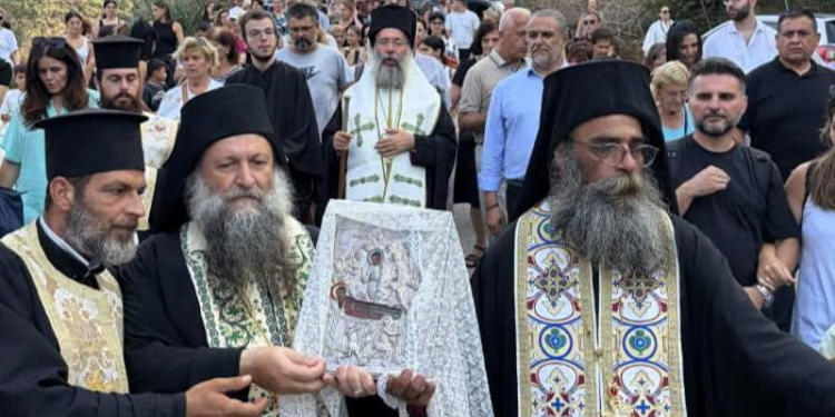 Λιτανευτική κάθοδος της εικόνας της Παναγίας Χαρακιανής στο Ρέθυμνο