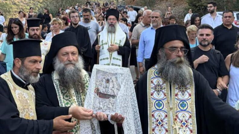 Λιτανευτική κάθοδος της εικόνας της Παναγίας Χαρακιανής στο Ρέθυμνο