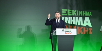 Ο Νίκος Ανδρουλάκης στην Πλατεία Ελευθερίας στο Ηράκλειο για την επέτειο ίδρυσης του ΠΑΣΟΚ
