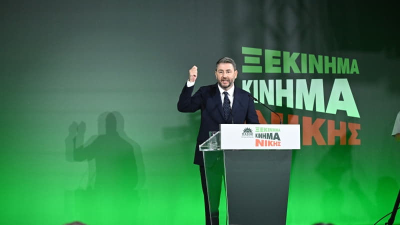 Ο Νίκος Ανδρουλάκης στην Πλατεία Ελευθερίας στο Ηράκλειο για την επέτειο ίδρυσης του ΠΑΣΟΚ