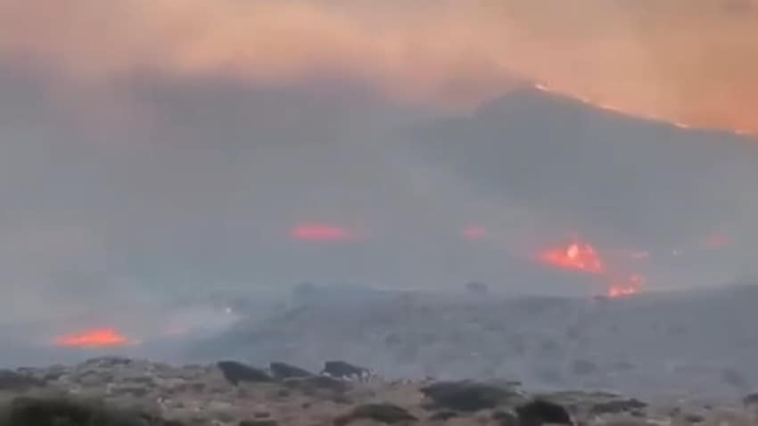 Φωτιά στην περιοχή Χώνος Σητείας κοντά στον οικισμό Καρύδι