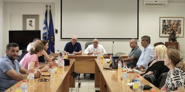 Συνάντηση για τα σχολεία του Δήμου Βιάννου με τον Γιάννη Παπαδομαρκάκη