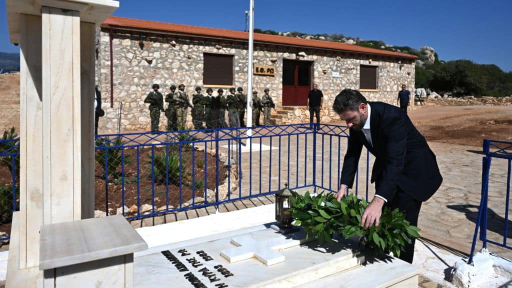 Νίκος Ανδρουλάκης καταθέτει στεφάνι στο μνημείο της Κυράς της Ρω.