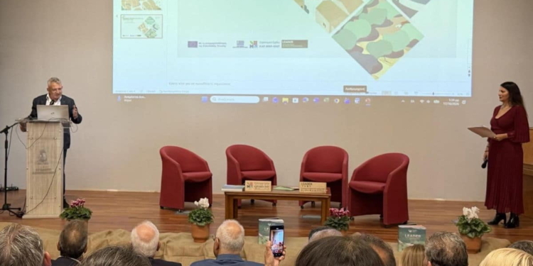 Ο δήμαρχος Φαιστού Γρηγόρης Νικολιδάκης στην εκδήλωση LEADER Talks στις Αρχάνες.