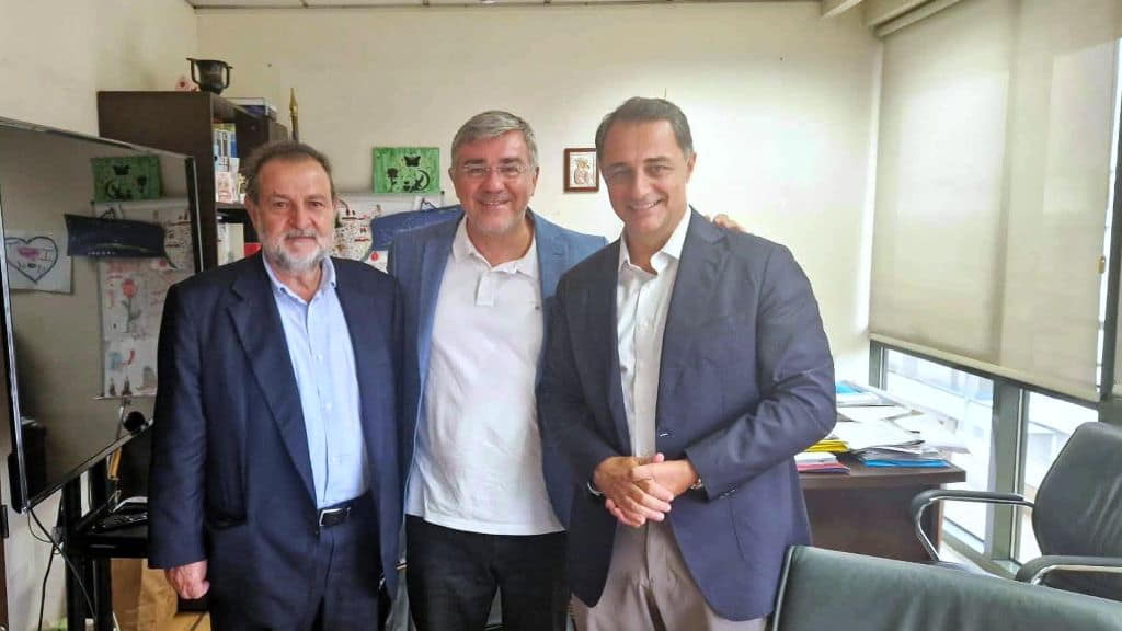 Μάξιμος Σενετάκης και εκπρόσωποι του Δήμου Μινώα Πεδιάδας σε συνάντηση για έργα ύδρευσης στο ΥΠΕΝ.