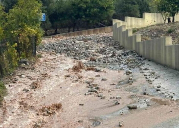 Κακοκαιρία στο Αμάρι με προβλήματα και φερτά υλικά στο οδικό δίκτυο