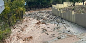 Κακοκαιρία στο Αμάρι με προβλήματα και φερτά υλικά στο οδικό δίκτυο
