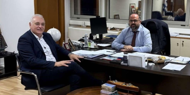 Συνάντησης του δημάρχου Βιάννου, Παύλου Μπαριτάκη, με τον γενικό γραμματέα του Υπουργείου Ναυτιλίας, Μανόλη Κουτουλάκη