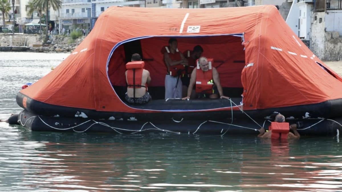 Εκπαιδευτική προσομοίωση ναυαγίου στο πλαίσιο των δράσεων Safe Greece στον Λιμένα Χερσονήσου.